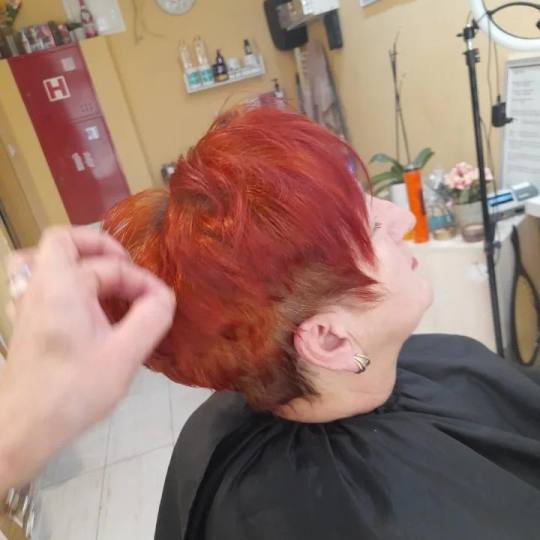 Poezija ljepote #sarajevo Feniranje i stilizovanje Žensko šišanje + feniranje na ravno - sve duž