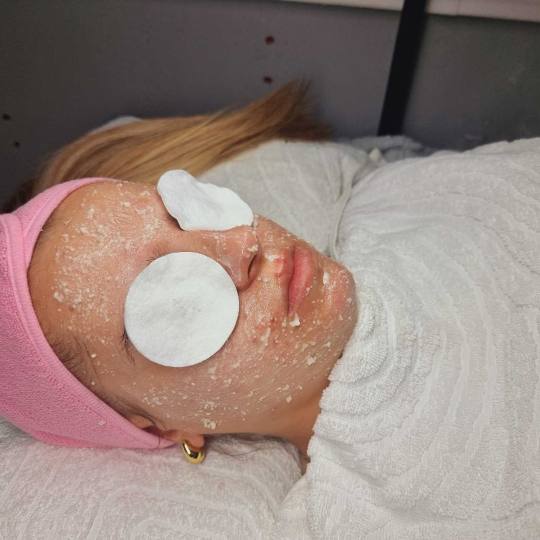 Sanpatra #zenica Tretman lica Higijenski tretman čišćenja lica + skin masaža + yoga Higijensko c