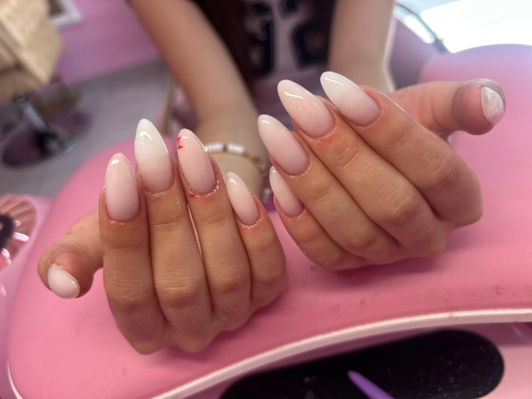 Poezija ljepote #sarajevo Ojačavanje noktiju Gel na prirodne nokte - boja