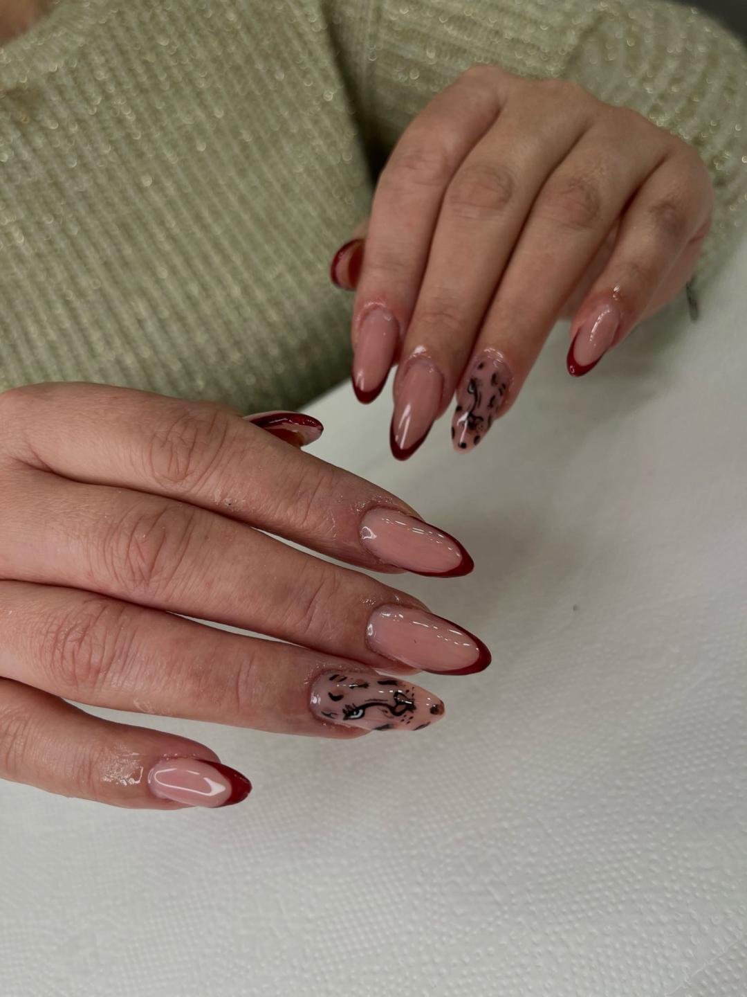 Nadogradnja noktiju - M dužina - Ella, Modriča Izlivanje noktiju Nokti Izlivanje noktiju, Modriča, Centar