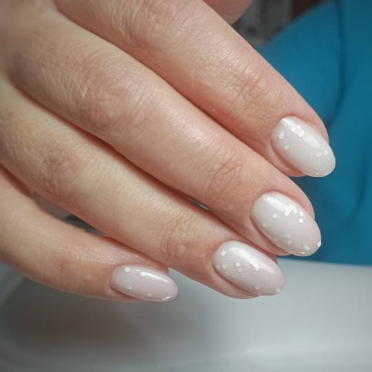 Lovely Em salon & head spa #sarajevo Ojačavanje noktiju Trajni lak/gel/rubber baza - M dužina