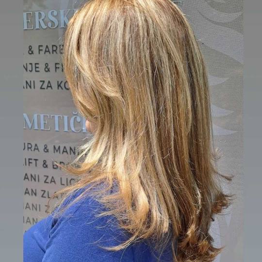 Poezija ljepote #sarajevo Farbanje kose Povrsinski pramenovi na foliju + žensko šišanje + feniran