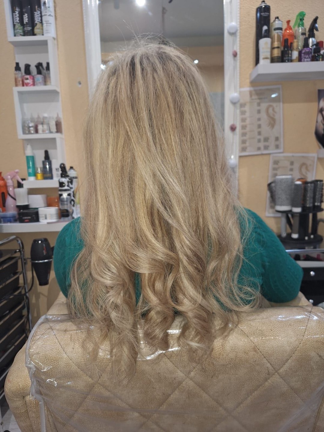 Poezija ljepote #sarajevo Žensko šišanje Žensko šišanje + pranje kose + feniranje - duga kosa