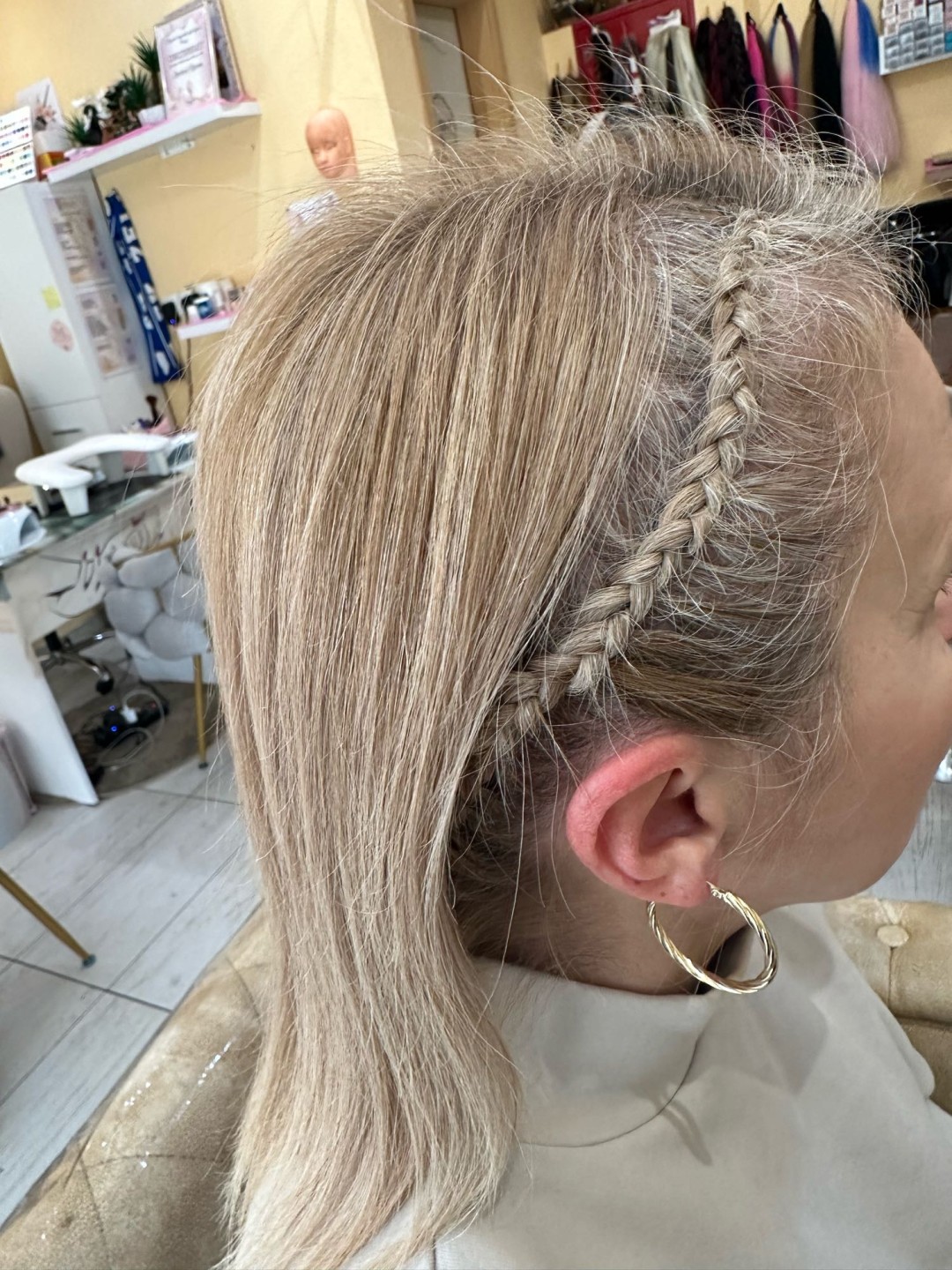 Poezija ljepote #sarajevo Feniranje i stilizovanje Feniranje na ravno - kosa srednje dužine