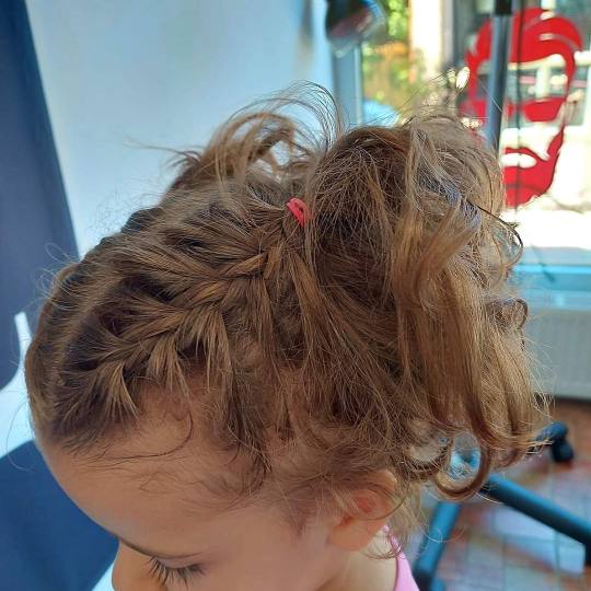 Frisco #sarajevo Svečane i frizure za svadbu Svečana frizura jednostavna - kratka kosa