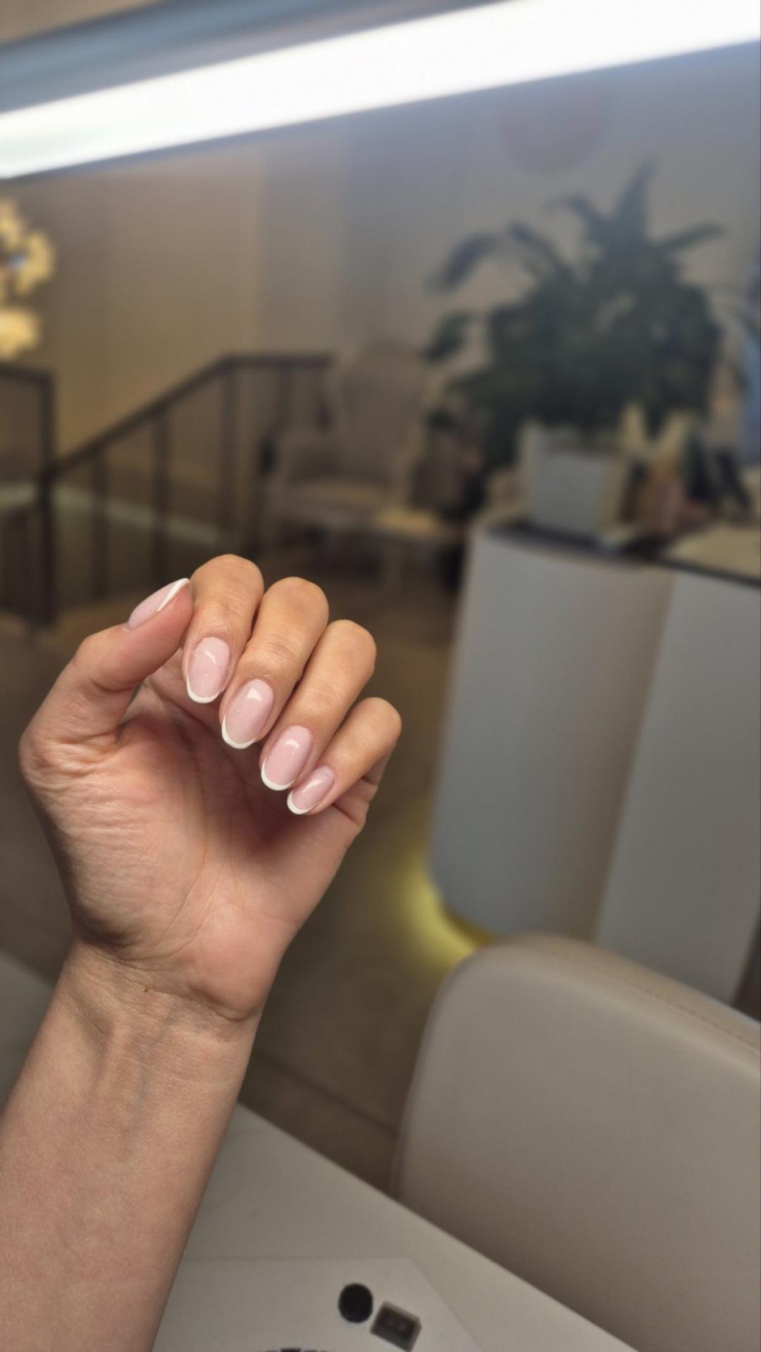Gaia beauty & beyond #banjaluka Manikir Manikir + gel lak - S dužina