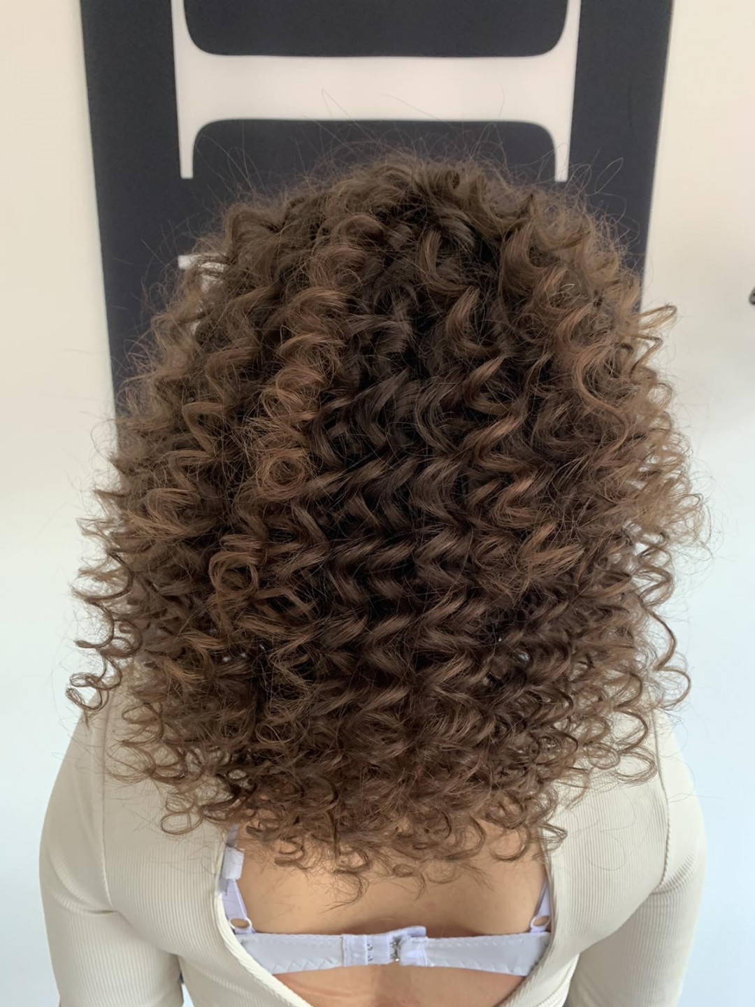 Lokne na figaro - duga kosa - Frisco, Sarajevo Svečane i frizure za svadbu Frizerski saloni Svečane i frizure za svadbu, Sarajevo, Centar - Stari Grad