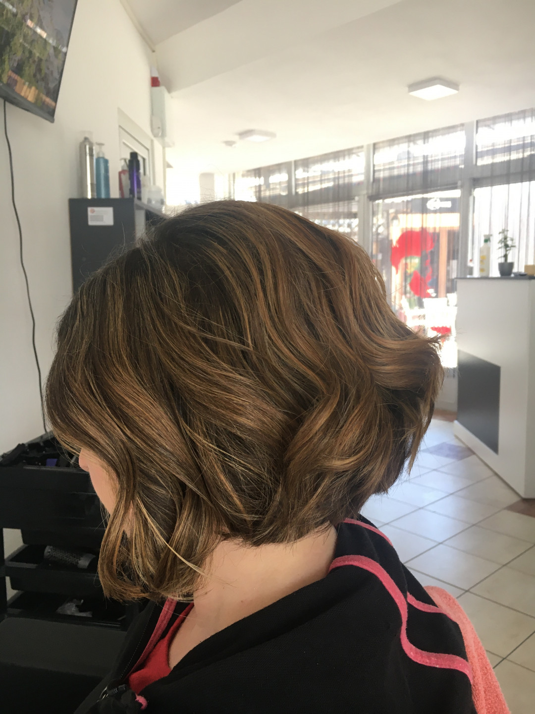 Feniranje na ravno - kosa srednje dužine - Frisco, Sarajevo Feniranje i stilizovanje Frizerski saloni Feniranje i stilizovanje, Sarajevo, Centar - Stari Grad